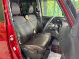 運転席シート廻りは使用感も少なく、良好な状態となっています。前オーナー様が丁寧に使っていたことがよくわかりますね。