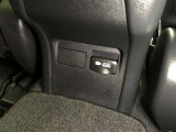 【アクセサリーコンセント(AC100V・1500W)】センターコンソール後部とラゲージルーム左側の2ヶ所に設置されています。