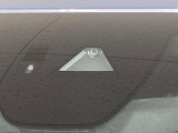【スマートブレーキサポート】走行中に前方の車両等を認識し、衝突しそうな時は警報とブレーキで衝突回避と被害軽減をアシスト。より安全にドライブをお楽しみいただけます。