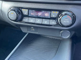 運転席、助手席にはシートヒーターが装備されております。