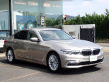 BMW在庫保有台数常時100台以上!ご来店の際はBMW本店(厚木市下荻野140-1)にご来店ください!弊社自慢の全天候型ショールーム!BMW在庫保有台数常時100台以上ございます!