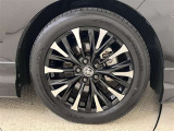 225/50R19のアルミタイヤが付いています。