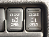 【両側パワースライドドア】スマートキーや運転席のスイッチで後席両側スライドドアの開閉が可能♪電動だから力を入れてドアを開ける必要が無く、小さなお子様でも簡単に開け閉めでき快適です♪