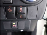 VSC(Vehicle Stability Control)付です。 横滑りを防止する装置です。 万が一の時に作動する、安全のための装置です。