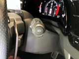 オートライト機能によりON/OFFはもちろん、ハイビーム/ロービームの切り替えもサポートします