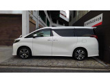 【トヨタ認定中古車】まるごとクリ-ニング(見えない所まで徹底洗浄)、車両検査証明書(車の状態を徹底検査)、ロングラン保証(買ってからも安心!)、3つの安心をセットにしたトヨタ販売店の中古車ブランドです