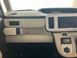 たとえばダイハツのお店にある、たくさんのスマアシ搭載車は、正常に作動する事をしっかり確認します。
