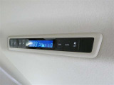 後部座席にもオートエアコン装備ですから車内は、とっても快適です。