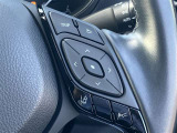 レーンディパーチャーアラートとは車線または走路からの逸脱の可能性を警告すると共に、車線または走路からの逸脱を避けるためのハンドル操作の一部を支援する機能です。詳細は販売店スタッフまでおたずねください。