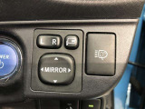 電動格納式ドアミラー付き。駐車場へ停めた時に、ボタン一つで左右のドアミラーをたたむ事ができます。