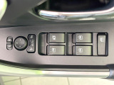 【電動格納ミラー】サイドミラーは電動格納式となっており、狭い駐車場でもキズがつくリスクを抑えられます。