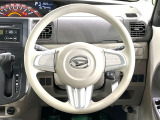インテリアに合わせたデザインのステアリングは、運転される方のことも考え、運転しやすい形状、大きさです。是非一度、実際に触ってお確かめください。