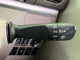 【オートライト】周りの明るさに応じて自動でヘッドライトの点灯・消灯ができる機能です!ライトの付け忘れ・消し忘れなどが無くなり、雨の日や夕方の走行も安心!トンネル通過時も便利ですね♪