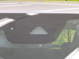 【i-ACTIVESENSE】走行中に前方の車両等を認識し、衝突しそうな時は警報とブレーキで衝突回避と被害軽減をアシスト。より安全にドライブをお楽しみいただけます。