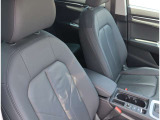 Audi正規ディーラーが高品質をお約束。高度な訓練・教育を受けたAudi専任メカニックが、100項目にもおよぶ精密な点検を実施。すべてクリアしたAudi車だけ、あなたのお手元に届けられるのです
