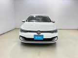 VWは小さな車も、大きな車も、平等です。クラスによって品質や安全性に差を付けない。ボディ剛性と精度、重厚なドアの音はどの車種も共通です。是非一度体感してみて下さい。