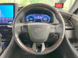 インテリアに合わせたデザインのステアリングは、運転される方のことも考え、運転しやすい形状、大きさです。是非一度、実際に触ってお確かめください。
