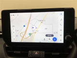 【10.5インチディスプレイオーディオ】各種オーディオ機能とスマホ連携機能を搭載。コネクティッドナビ対応。車載ナビ機能も搭載。機能の詳細につきましては、展示店舗までお尋ねください。