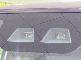 【スマートアシスト】走行中に前方の車両等を認識し、衝突しそうな時は警報とブレーキで衝突回避と被害軽減をアシスト。より安全にドライブをお楽しみいただけます。