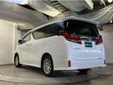 リヤ、後ろから見るとまた車の印象が変わってきますね☆☆