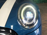 ●LEDヘッドライト:夜間走行時も良好な視界を確保し安心して運転できる高輝度LEDヘッドライトを装備!点灯速度が早く、消費電力も抑えられています。