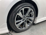 『トヨタ純正アルミホイール装着車になります!』スタイリッシュでとてもかっこいいですね♪