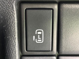 【パワースライドドア】スマートキーや運転席のスイッチでスライドドアの開閉が可能♪電動だから力を入れてドアを開ける必要が無く、小さいお子様でも、重い荷物を持っている時もラクに開け閉めできます♪