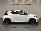 【まるごとクリーニング】シートを取り外し、車内を徹底洗浄。隅々まで丁寧に仕上げています。