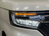 【シーケンシャルターンランプ付きLEDヘッドライト】人気の『流れるウィンカー』付きのLEDヘッドライトを装備♪高級感はもちろん、点灯時は存在感たっぷりで他車からも認識されやすく安心です。