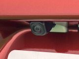 バックするとき後方の安全確認ができるバックカメラが付いてます(映像を映し出すにはモニターは別に必要です)