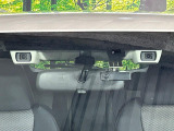 【アイサイトVer3】前方の車両等を検知し、衝突しそうな時は警報で注意を促し、ブレーキを踏む力をサポート。ブレーキを踏めなかった場合は衝突被害軽減ブレーキが作動、衝突回避をサポートします。