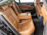 後席もVIP装備!後席センターコンソールの画像です!こちらのお車は、オーディオなども後席から操作出来るなど豪華!ゲストに喜んで頂ける装備ですね!