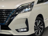 【LEDヘッドライト】悪天候や夜間走行時も良好な視界を確保し安心して運転できる高輝度LEDヘッドライトを装備!点灯速度が早く、消費電力も抑えられています。