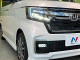 【LEDヘッドライト】悪天候や夜間走行時も良好な視界を確保し安心して運転できる高輝度LEDヘッドライトを装備!点灯速度が早く、消費電力も抑えられています。