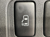 【パワースライドドア】スマートキーや運転席のスイッチでスライドドアの開閉が可能♪電動だから力を入れてドアを開ける必要が無く、小さいお子様でも、重い荷物を持っている時もラクに開け閉めできます♪