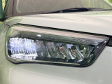 【LEDヘッドライト】悪天候や夜間走行時も良好な視界を確保し安心して運転できる高輝度LEDヘッドライトを装備!点灯速度が早く、消費電力も抑えられています。