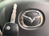 【キーレス】少し離れた場所からでもボタン一つでドアの開錠・施錠ができるのでとっても便利!ドアの鍵穴周りに傷をつけることもありません♪