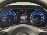 【メーターまわり】ドライバーから見やすい位置にあって安全運転に寄与します。マルチインフォメーションディスプレイでは、クルマに関する情報の確認はもちろん、各種安全機能・装備のON/OFFも設定可能。
