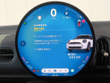 ◆インスツルメント・パネルのエレガントなデザインは、BMW特有の水平ラインで構成され、室内空間に端正な印象をもたらします。人間工学に基づいてレイアウトされた重要な操作系統は、直観的な操作が可能です◆
