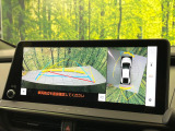 【パノラミックビューモニター】専用のカメラにより、上から見下ろしたような視点で360度クルマの周囲を確認することができます☆縦列駐車や幅寄せ時に活躍してくれます♪