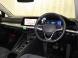 輸入車ならではの、細部まで作り込まれた、洗練されたデザインです。運転席からの視界は、店頭にてお客様ご自身の目でお確かめください.