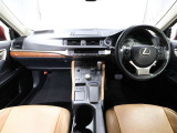 上質で落ち着いた印象のインパネ。視界も広々で運転しやすいです。