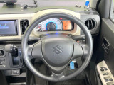 インテリアに合わせたデザインのステアリングは、運転される方のことも考え、運転しやすい形状、大きさです。是非一度、実際に触ってお確かめください。