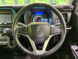 インテリアに合わせたデザインのステアリングは、運転される方のことも考え、運転しやすい形状、大きさです。是非一度、実際に触ってお確かめください。