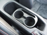 車内はドリンクホルダーや収納スペースも多く、使い勝手良好です♪
