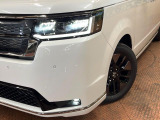【LEDヘッドライト】悪天候や夜間走行時も良好な視界を確保し安心して運転できる高輝度LEDヘッドライトを装備!点灯速度が早く、消費電力も抑えられています。