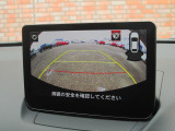 バックカメラを装備。ガイドライン表示や超音波センサーの作動状況も表示しますので初心者も安心!駐車場などでの取り回しもスムーズに行っていただけます。