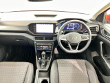 輸入車ならではの、細部まで作り込まれた、洗練されたデザインです。運転席からの視界は、店頭にてお客様ご自身の目でお確かめください.