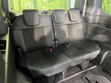 床下収納式のサードシートです。座席部分をコンパクトに収納でき、広大な荷室スペースとしてお使いいただけます!乗車人数や荷物の量など利用シーンに合わせて3列目を有効活用でき、とっても便利♪