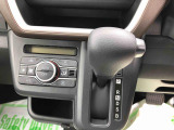 握りやすい位置のシフトレバー。